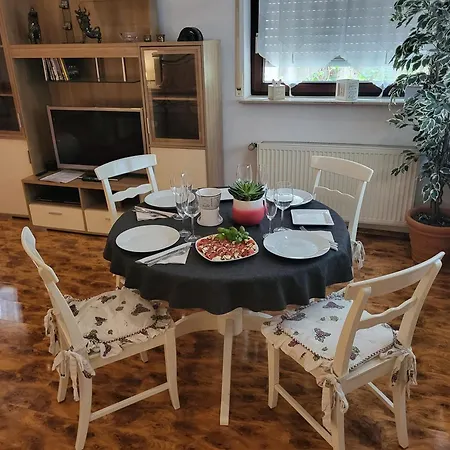 Ferienapartment Schlummerhausen Nr 2 - Fuer 5 Personen, Mit Kueche, Wifi, Smart-Tv, Nur Buchenbar Uebers Web Beilstein (Baden-Wurttemberg)